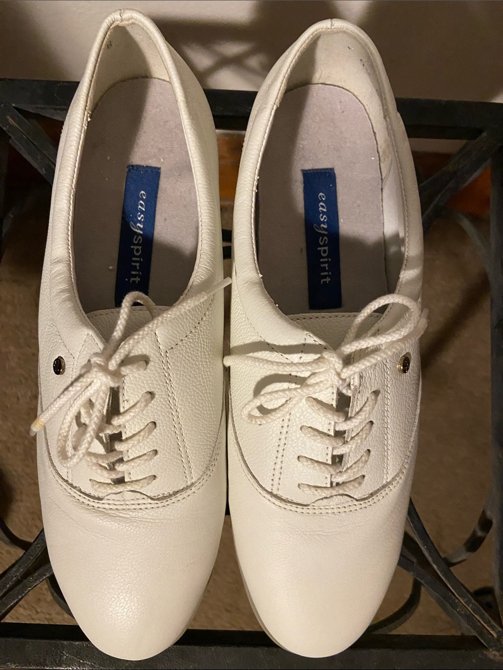 Women’s Size 9.5 Easy Spirit White Leather Lace-Up Shoes